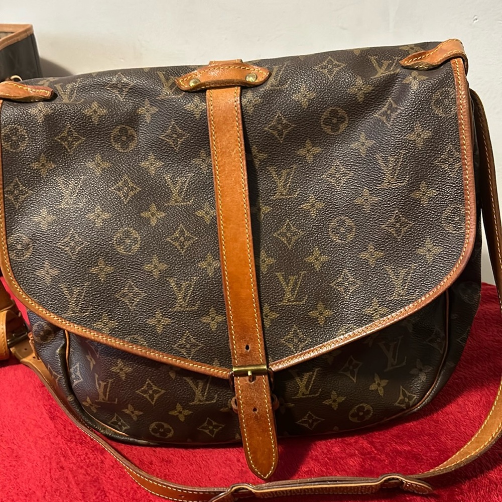 Louis Vuitton Canvas Monogram Saumur shoulder bag